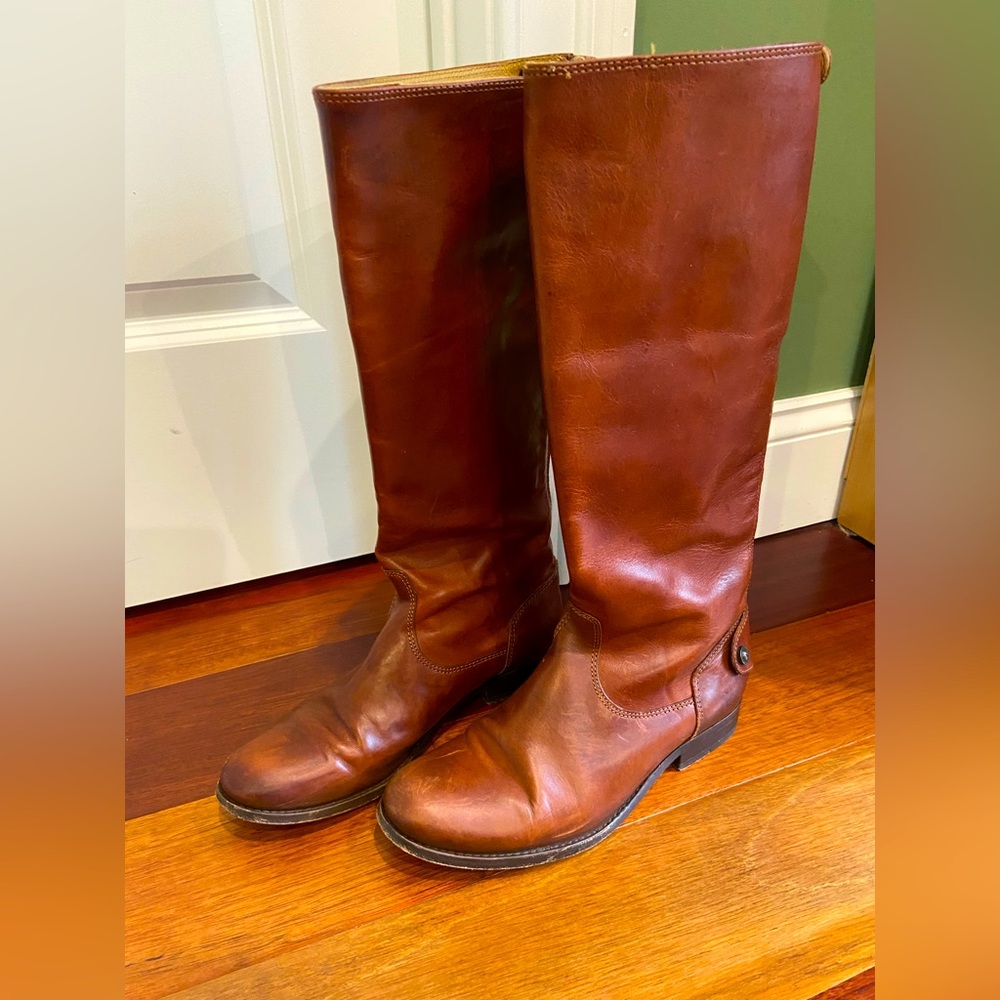 FRYE Women’s Melissa button back zip boot – size 7 1/2